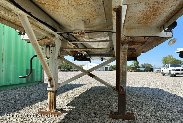 image for item OG9155 2006 V.E. Enterprises EV130  tank trailer