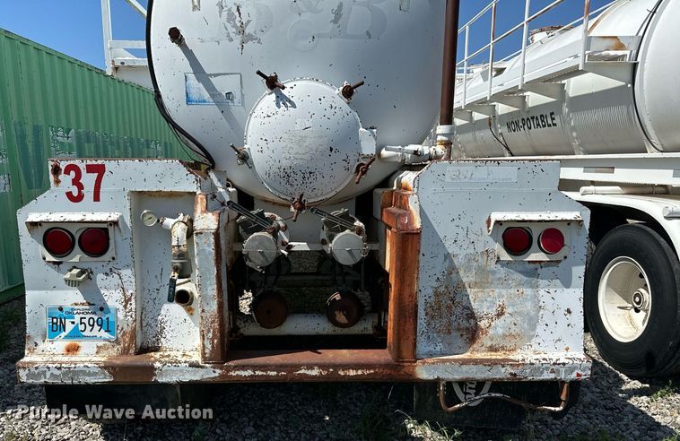 image for item OG9155 2006 V.E. Enterprises EV130  tank trailer