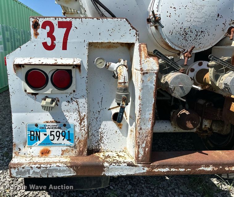 image for item OG9155 2006 V.E. Enterprises EV130  tank trailer