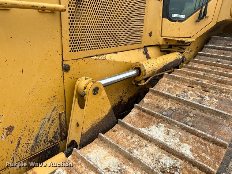 image for item OK9730 1998 Caterpillar D6M XL  dozer