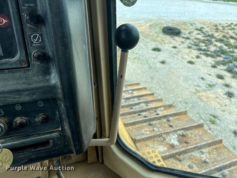 image for item OK9730 1998 Caterpillar D6M XL  dozer