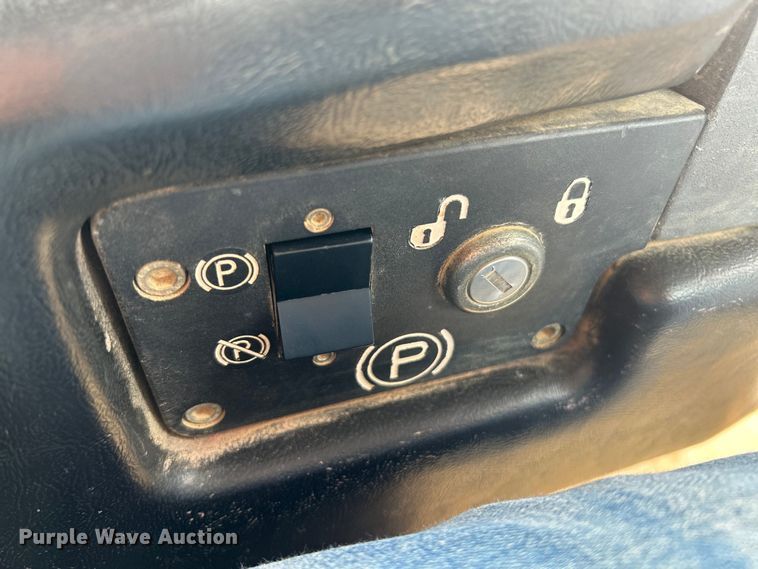 image for item OK9730 1998 Caterpillar D6M XL  dozer