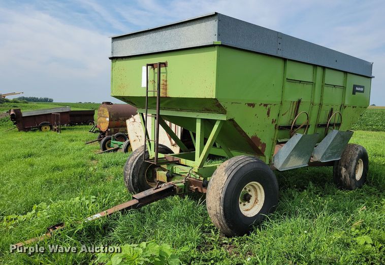 image for item DN4032 Parker 1380  gravity wagon