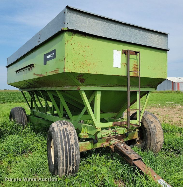image for item DN4032 Parker 1380  gravity wagon