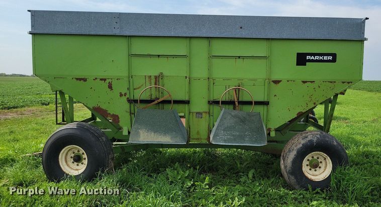 image for item DN4032 Parker 1380  gravity wagon