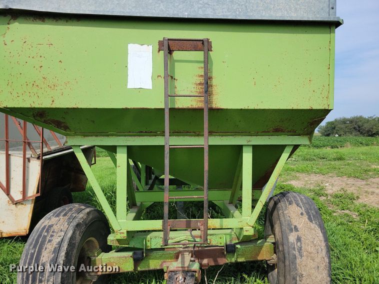 image for item DN4032 Parker 1380  gravity wagon