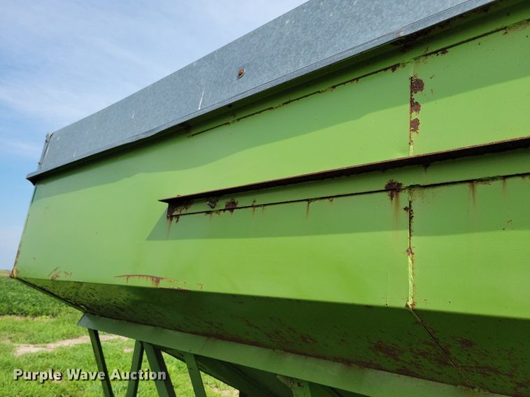 image for item DN4032 Parker 1380  gravity wagon