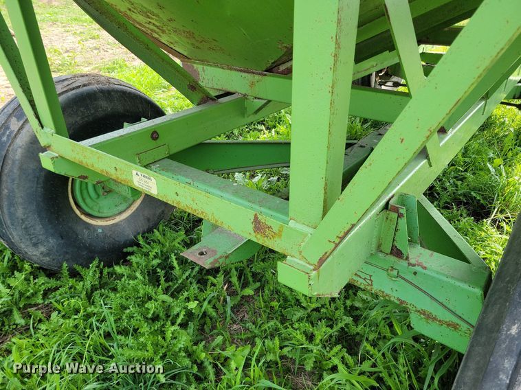 image for item DN4032 Parker 1380  gravity wagon
