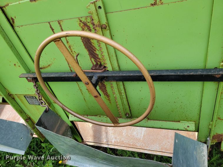 image for item DN4032 Parker 1380  gravity wagon