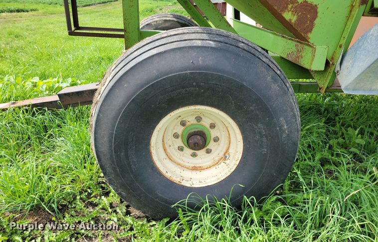 image for item DN4032 Parker 1380  gravity wagon