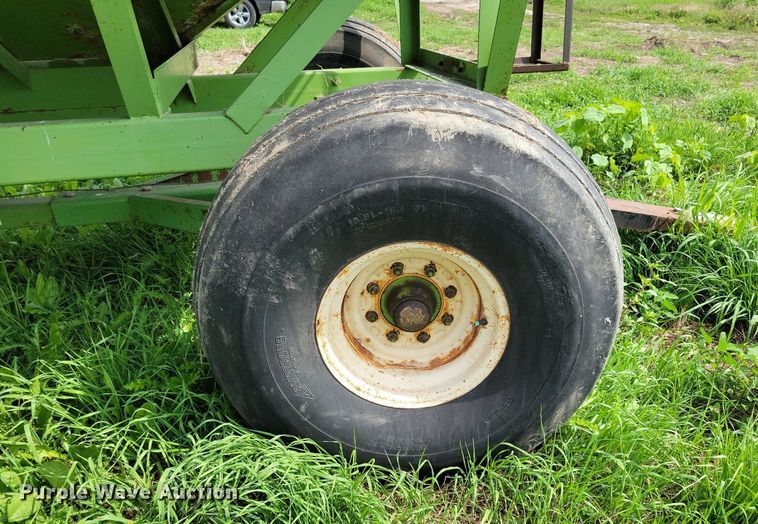 image for item DN4032 Parker 1380  gravity wagon