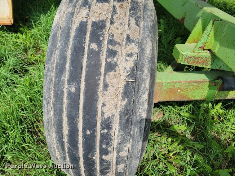 image for item DN4032 Parker 1380  gravity wagon