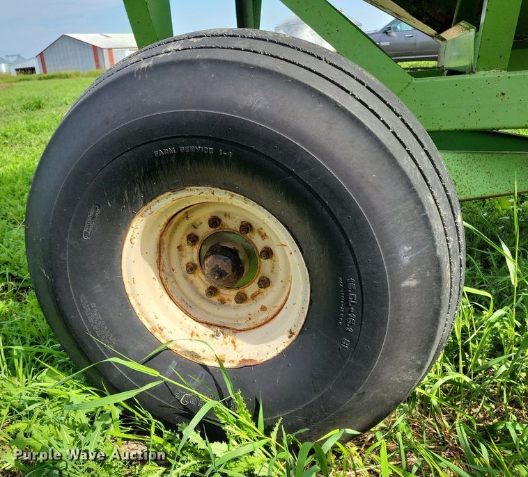 image for item DN4032 Parker 1380  gravity wagon