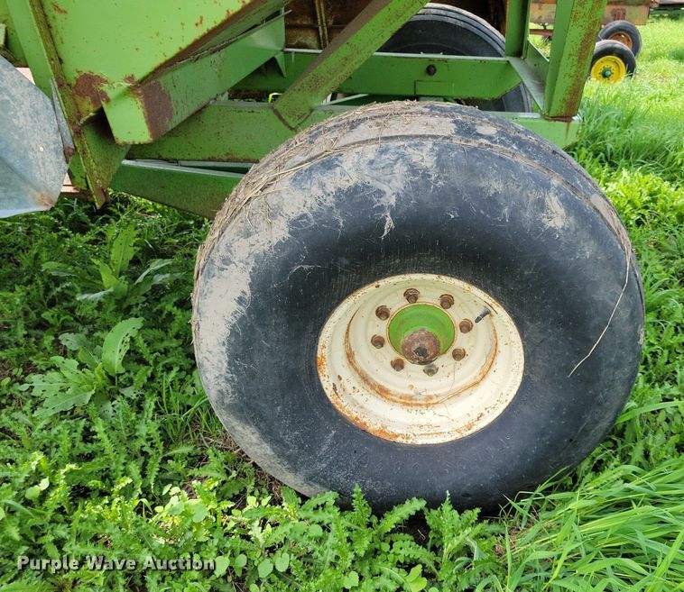 image for item DN4032 Parker 1380  gravity wagon