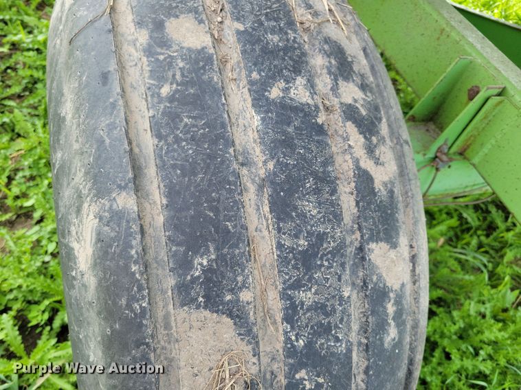 image for item DN4032 Parker 1380  gravity wagon