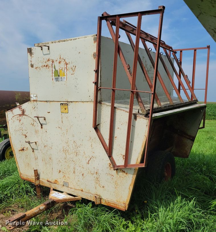 image for item DN4033 Apache CF890  creep feeder