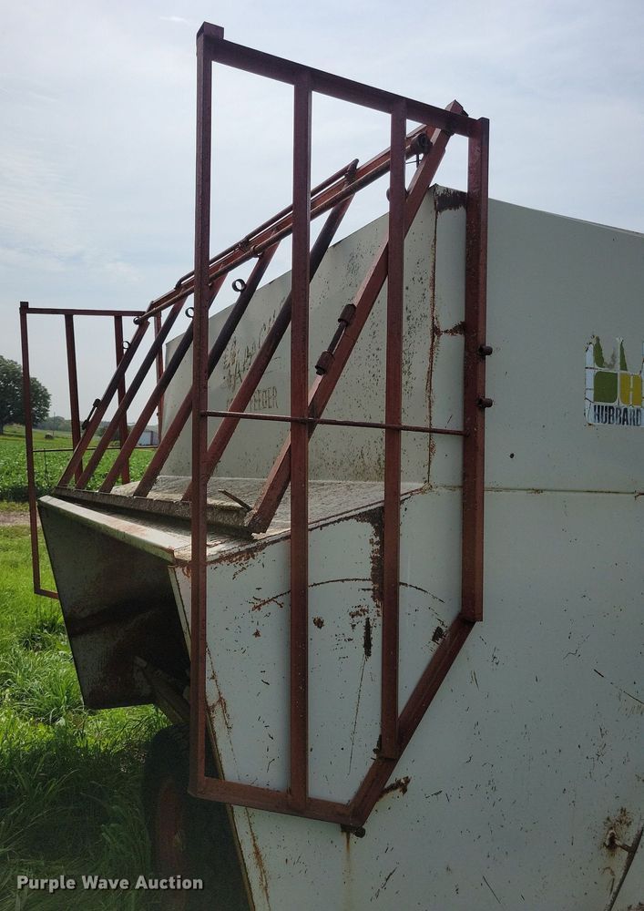 image for item DN4033 Apache CF890  creep feeder