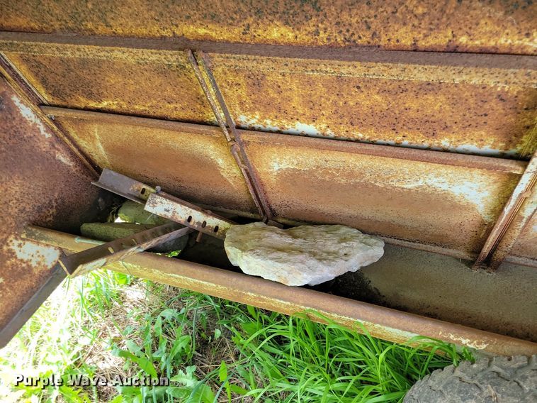 image for item DN4033 Apache CF890  creep feeder