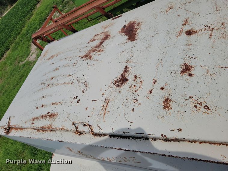 image for item DN4033 Apache CF890  creep feeder