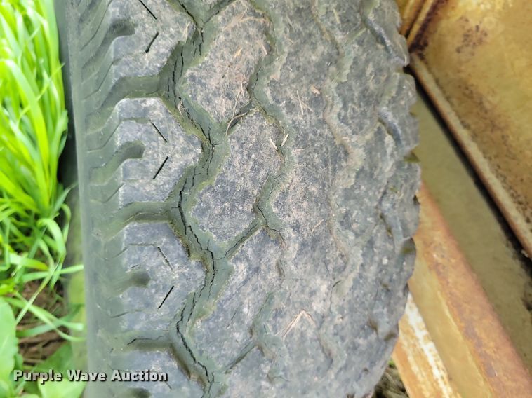 image for item DN4033 Apache CF890  creep feeder