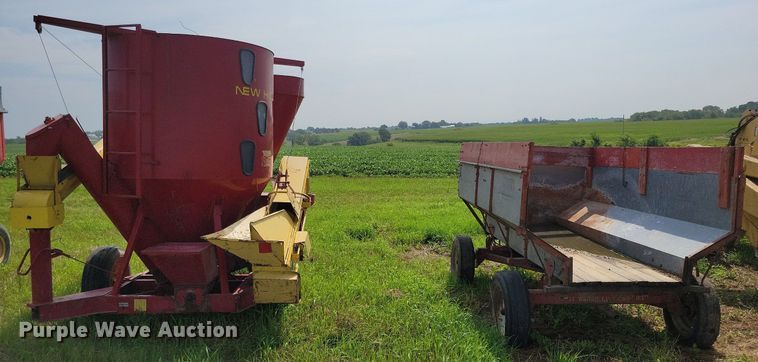 image for item DN4045 New Holland 352  feed grinder/mixer
