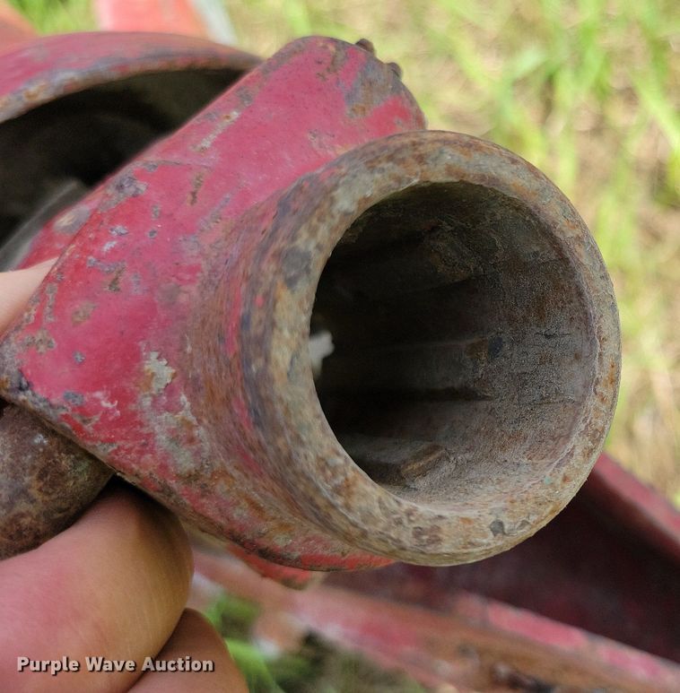 image for item DN4045 New Holland 352  feed grinder/mixer