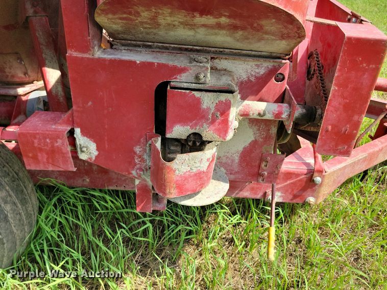 image for item DN4045 New Holland 352  feed grinder/mixer