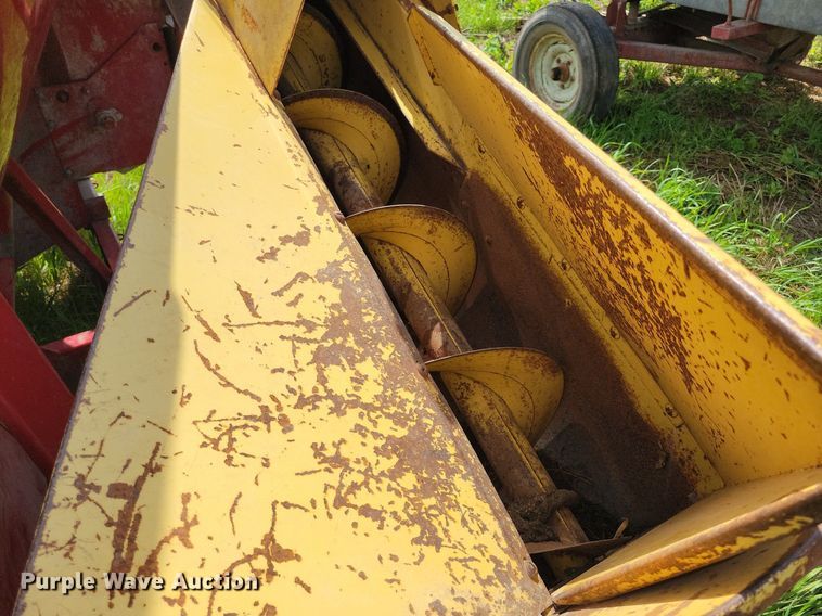 image for item DN4045 New Holland 352  feed grinder/mixer