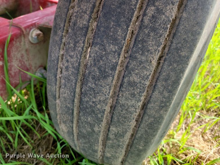 image for item DN4045 New Holland 352  feed grinder/mixer