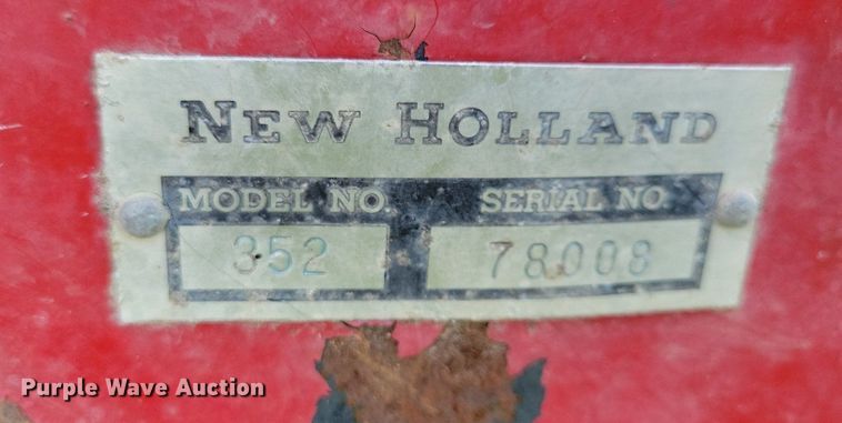 image for item DN4045 New Holland 352  feed grinder/mixer