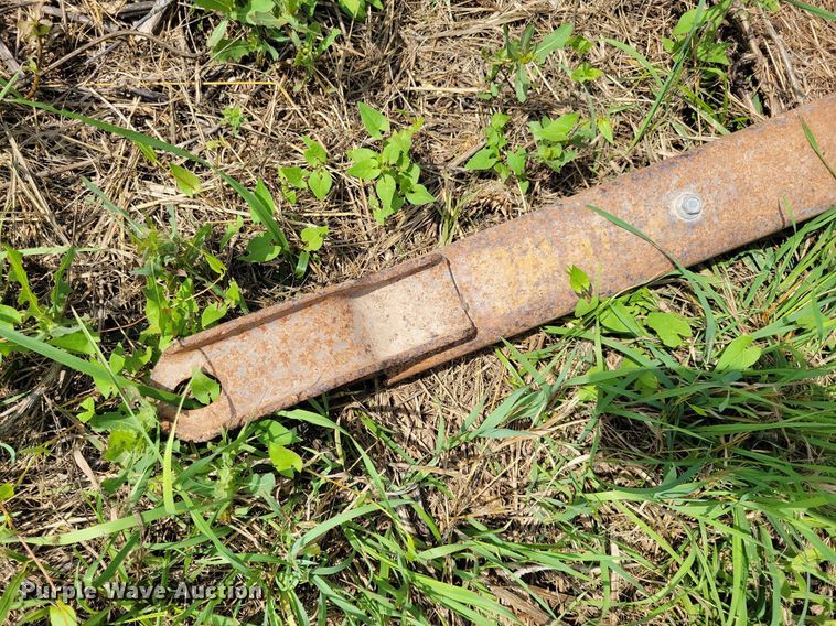 image for item DN4045 New Holland 352  feed grinder/mixer