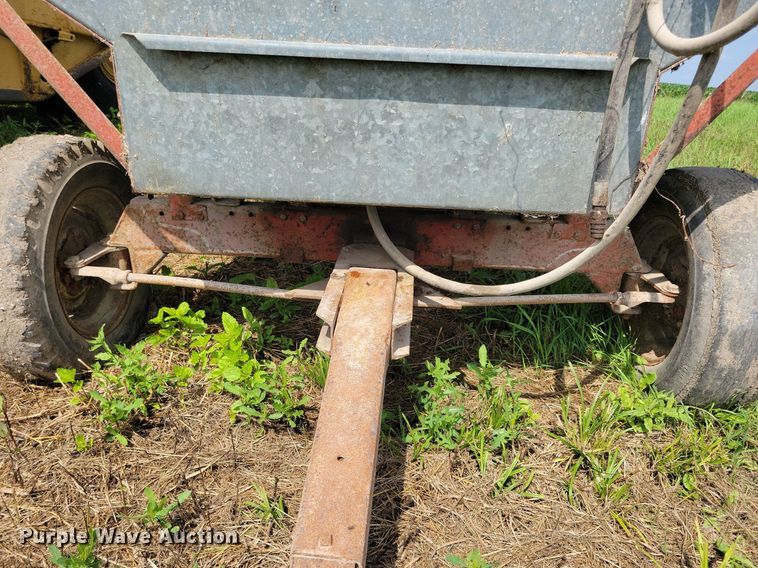 image for item DN4045 New Holland 352  feed grinder/mixer