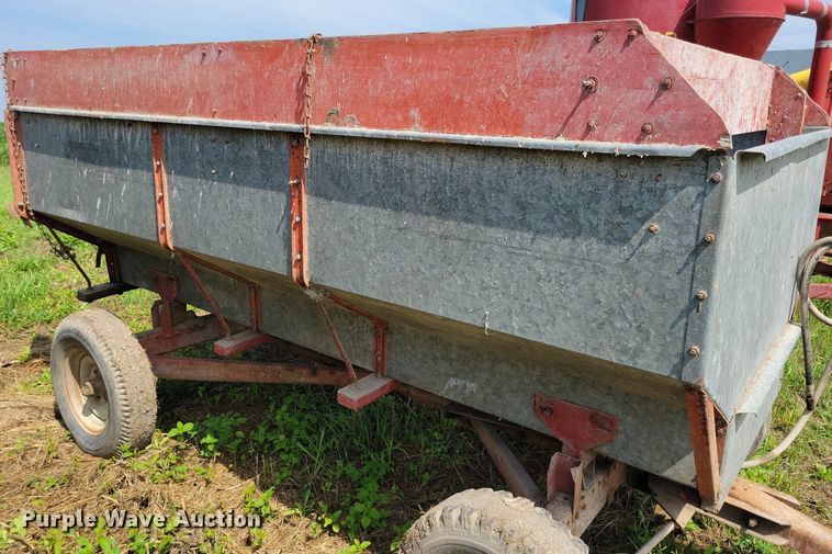 image for item DN4045 New Holland 352  feed grinder/mixer