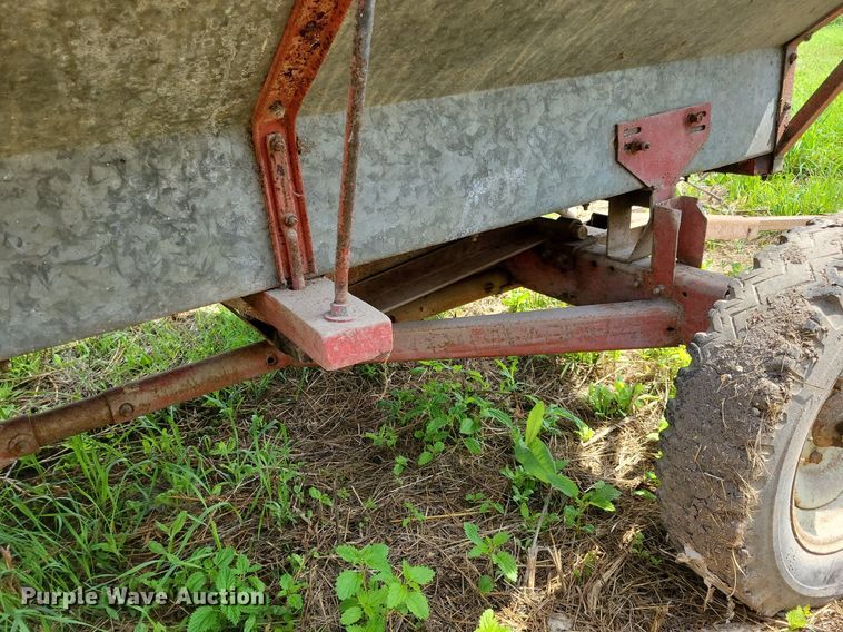 image for item DN4045 New Holland 352  feed grinder/mixer