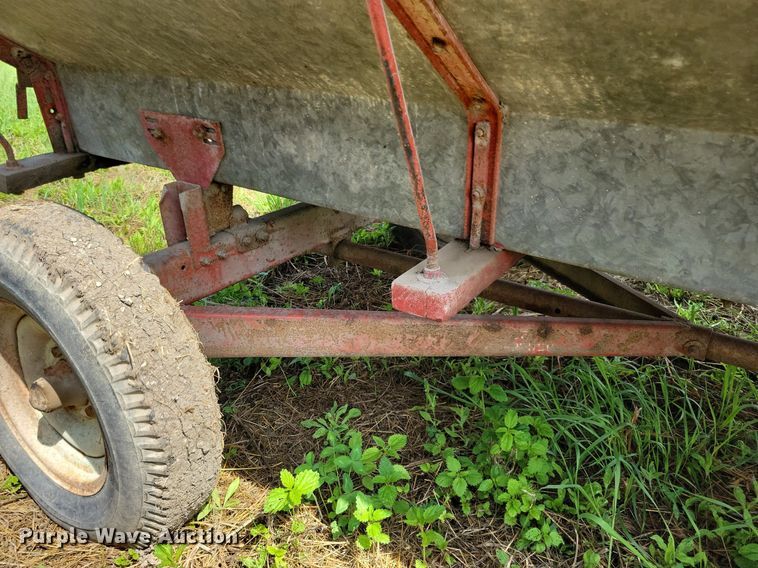 image for item DN4045 New Holland 352  feed grinder/mixer