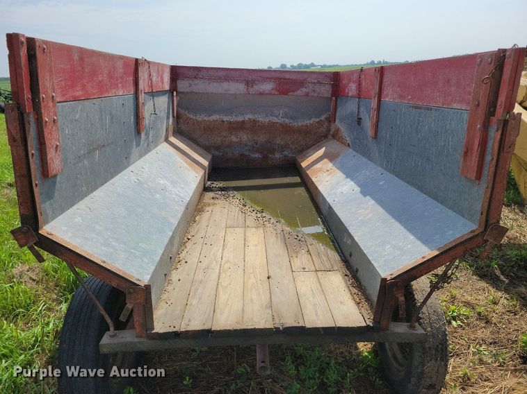 image for item DN4045 New Holland 352  feed grinder/mixer