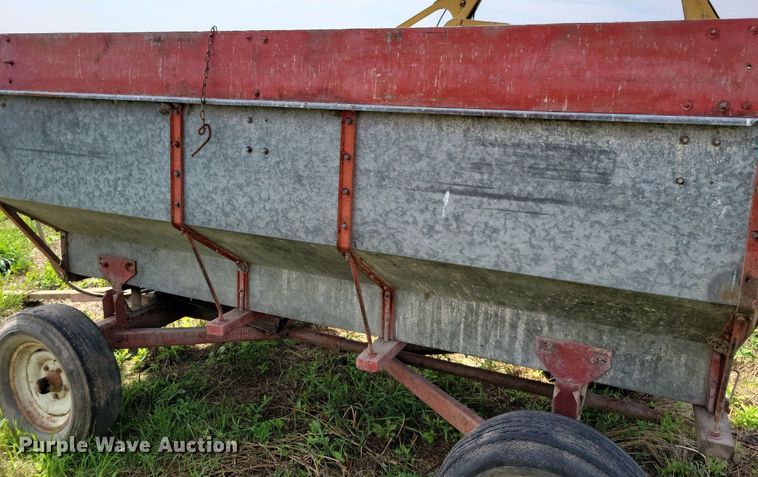 image for item DN4045 New Holland 352  feed grinder/mixer