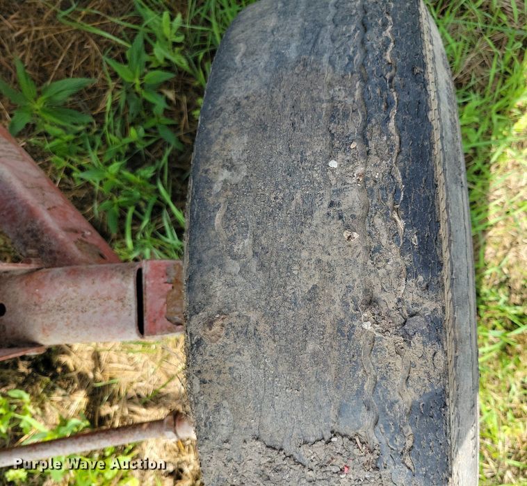 image for item DN4045 New Holland 352  feed grinder/mixer