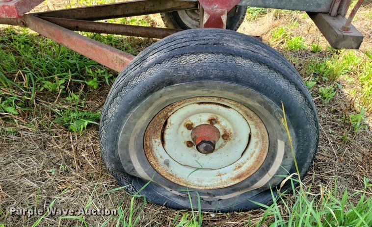 image for item DN4045 New Holland 352  feed grinder/mixer