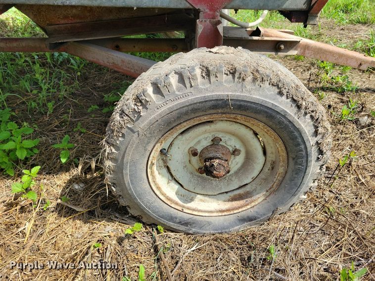 image for item DN4045 New Holland 352  feed grinder/mixer