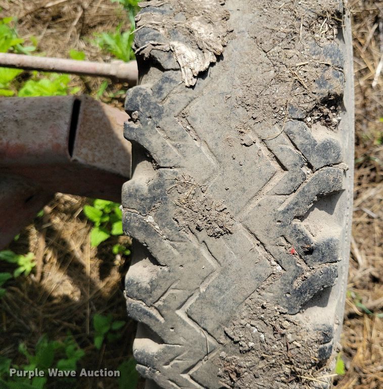 image for item DN4045 New Holland 352  feed grinder/mixer