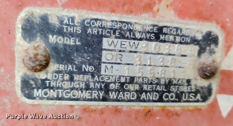 image for item DN4045 New Holland 352  feed grinder/mixer