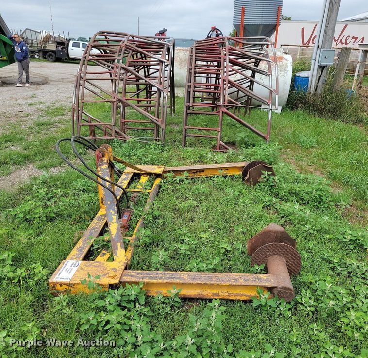image for item DN4054 (4) round bale feeders