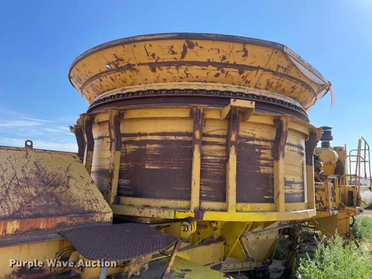 image for item DN4731 1999 W.H.O. P12-63XSHD  tub grinder