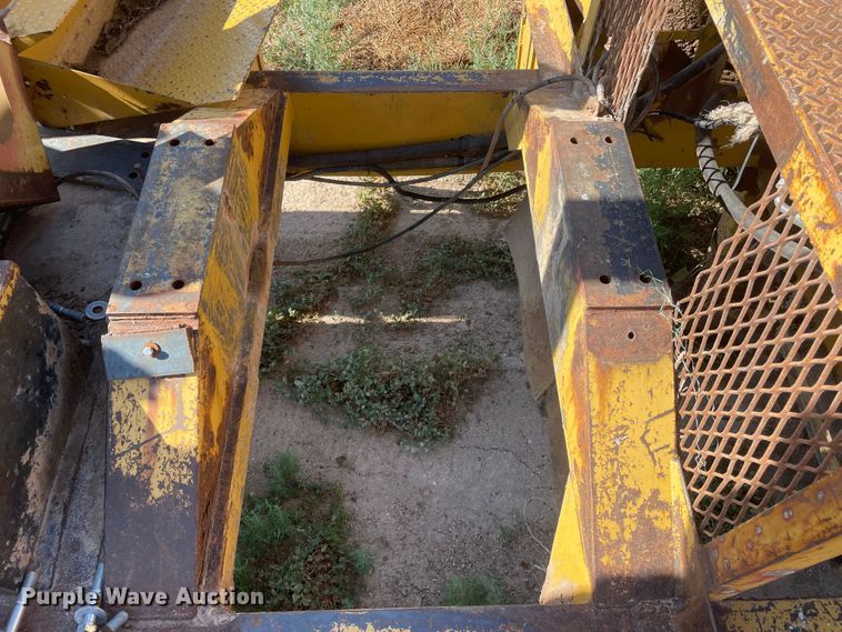 image for item DN4731 1999 W.H.O. P12-63XSHD  tub grinder