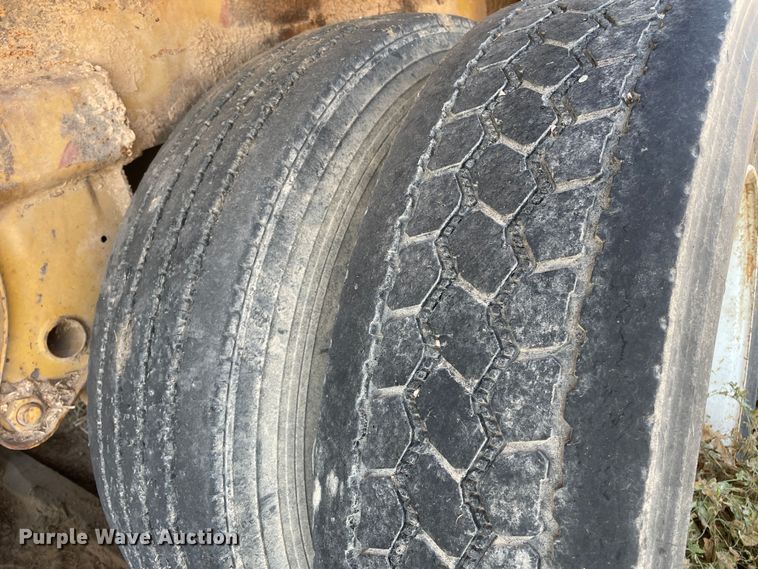 image for item DN4731 1999 W.H.O. P12-63XSHD  tub grinder