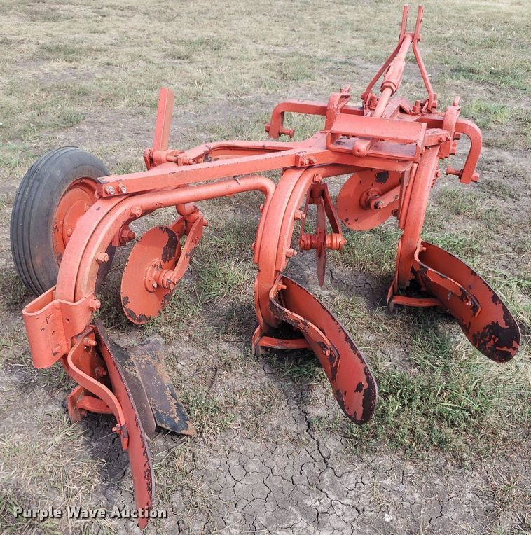 image for item DO2974 Three bottom plow