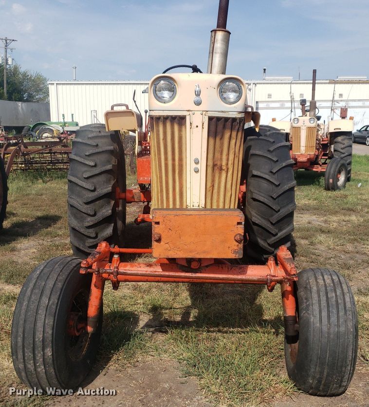 image for item DO2976 1968 Case Comfort King 830  tractor