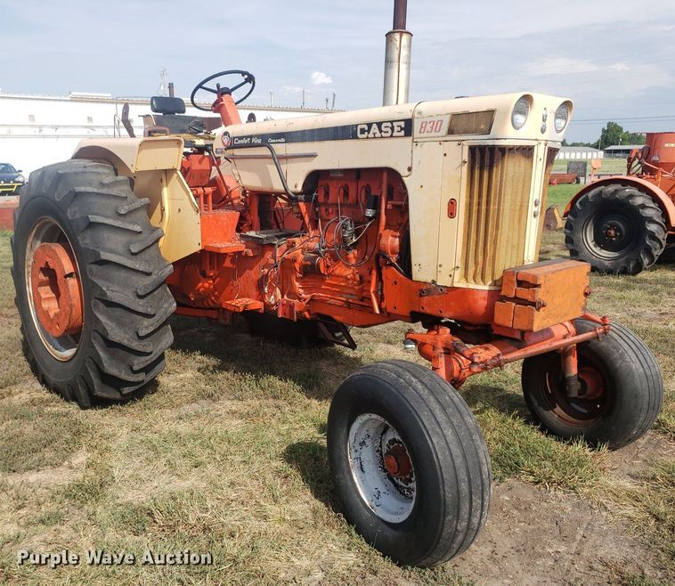 image for item DO2976 1968 Case Comfort King 830  tractor
