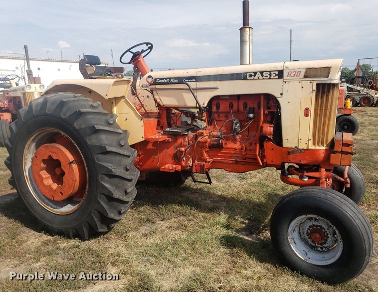 image for item DO2976 1968 Case Comfort King 830  tractor